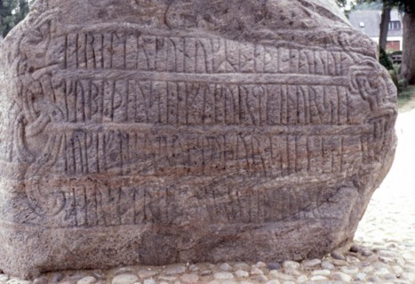 Runic stone intended for ancestor worship (Denmark, 983)