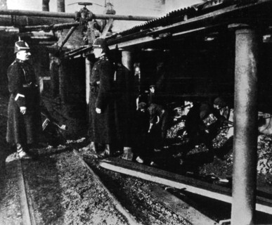 Wales. Scene of the great strike in the coal mines (1910)