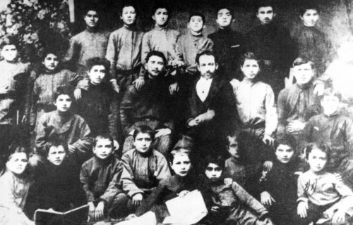 Staline écolier (4ème au dernier rang)