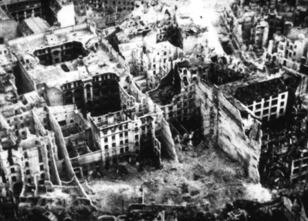 Kleve reduced to rubble and ruins