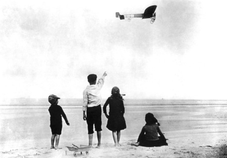 Blériot crossing the English Channel. Children following Blériot's flight on the English coast