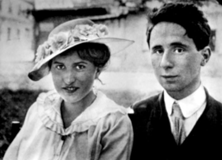 Bertolt Brecht (1898-1956) et son amie Bie