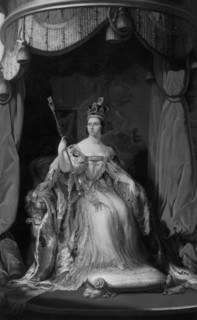 La reine Victoria dans sa robe de couronnement