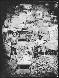 Esclaves américains travaillant dans des mines d'or