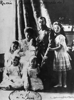 Le Tsar Nicolas II posant avec sa famille