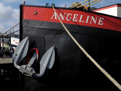 Proue et ancre de bateau