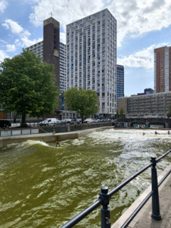 Spot de surf urbain de Rotterdam