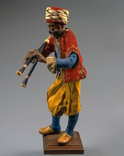Nativity figurine: musician