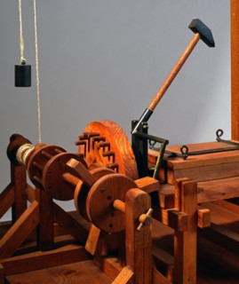 Maquette d'une machine réalisée d'après un dessin de Léonard de Vinci