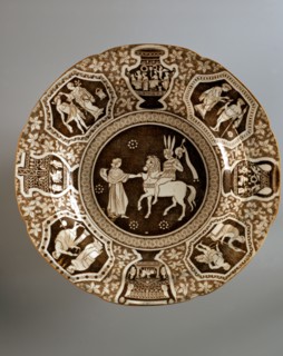 Assiette décorée de scènes antiques