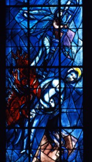 Chagall, Vitrail représentant La Déposition de Croix