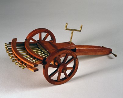 Maquette d'une machine de guerre dessinée par Léonard de Vinci