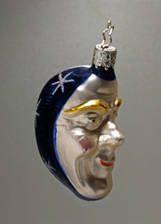 Christmas bauble in the form of a crescent moon
