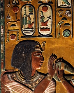 Relief en stuc peint du tombeau du pharaon Séthi Ier dans la vallée des rois à Thèbes : Détail