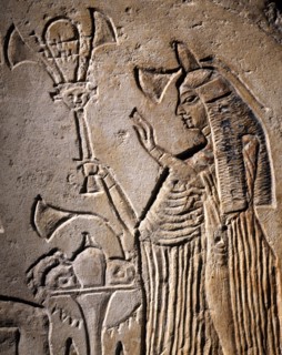 Partie supérieure du stèle du défunt Takahé, musicien du culte d'Amon