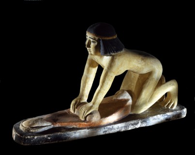 Figurine égyptienne représentant le meulage des céréales pour faire du pain