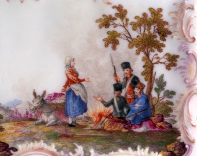 Scène de guerre : les soldats se reposent autour du feu.
