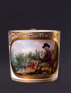Tasse à café décorée d'une scène de chasse