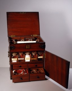 Médicale de voyage en acajou