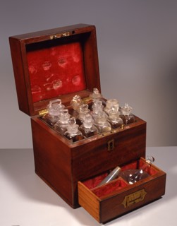 Médicale de voyage en acajou