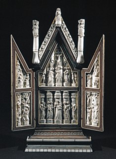Triptyque en bois et ivoire sculpté