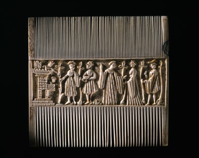 Peigne en ivoire décoré de scènes de la vie d'Edouard II d'Angleterre