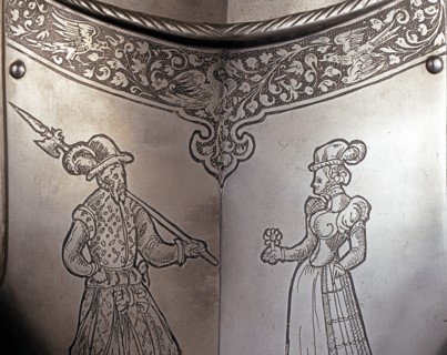 Détail gravé sur une armure fabriquée à Augsbourg : En partant à la guerre, le soldat salue sa femme, qui lui donne une fleur