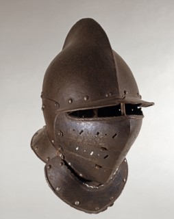 Casque bourguignotte "à la hongroise"