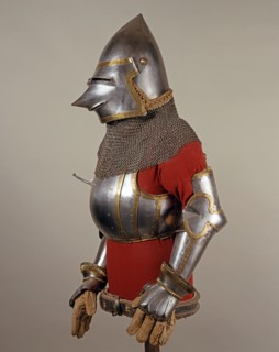 Armure appartenant à un noble Seigneur de Matsch, avec casque bassinet à "bec de passereau"
