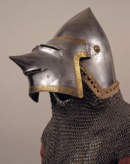 Armure appartenant à un noble Seigneur de Matsch, avec casque bassinet à "bec de passereau"