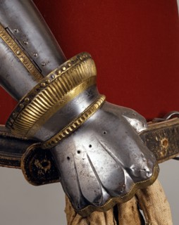 Armure appartenant à un noble Seigneur de Matsch, avec casque bassinet à "bec de passereau"
