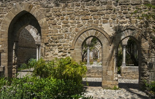 Cloître de l'église San Giovanni degli Eremiti à Palerme