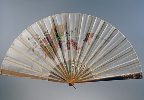 Eventail de fiançailles, avec putti tenant un panier de fleurs
