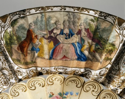 Eventail décoré de scènes galantes