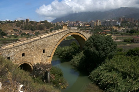 Pont monumental San Leonardo à Termini Imerese (Sicile)