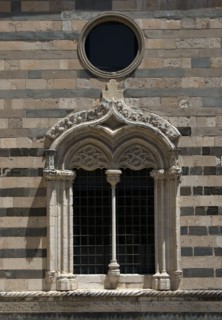 Cathédrale de Messine, détail d'une baie située sur le côté droit