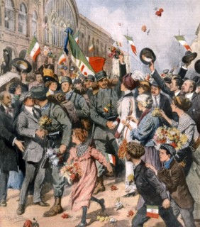 Guerre italo-turque. Départ acclamé du 50e régiment de Turin pour Tripoli (1911)