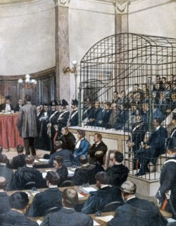 Procès aux Assises de Viterbe contre une quarantaine de membres de la camorra accusés de meurtre (1911)