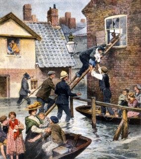Graves inondations dans la ville de Norwich en Angleterre (1912)