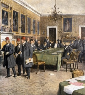 Conférence pour la paix entre la Turquie et les États des Balkans à Londres. Les délégués turcs se retirent afin de ne pas négocier avec les Grecs