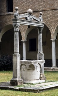 Puit du cloître de la basilique Saint-François de Ravenne