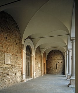 Basilique Sant' Apollinare Nuovo à Ravenne, portique de la façade