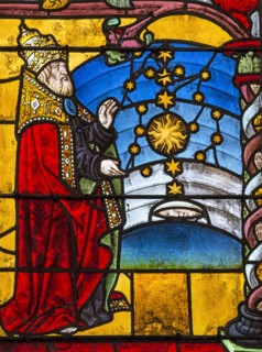 Vitrail de la Genèse : Dieu crée le soleil, la lune et les étoiles