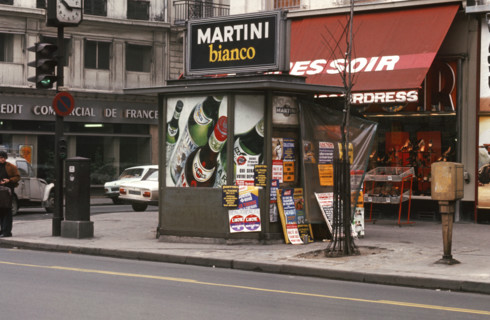 Kiosque à journaux à Paris