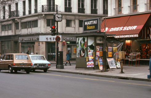 Kiosque à journaux à Paris