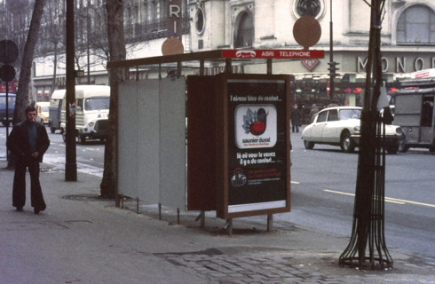Abri-téléphone à Paris