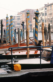 Gondoles sur le Grand Canal, à Venise