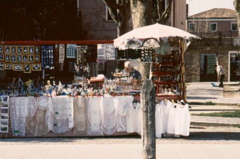 Etal de souvenirs sur l'île de Burano