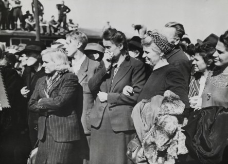 La population allemande devant l'horreur du camp de Buchenwald, 1945