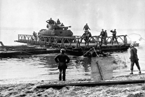 9e armée US traversant le Rhin, 1945